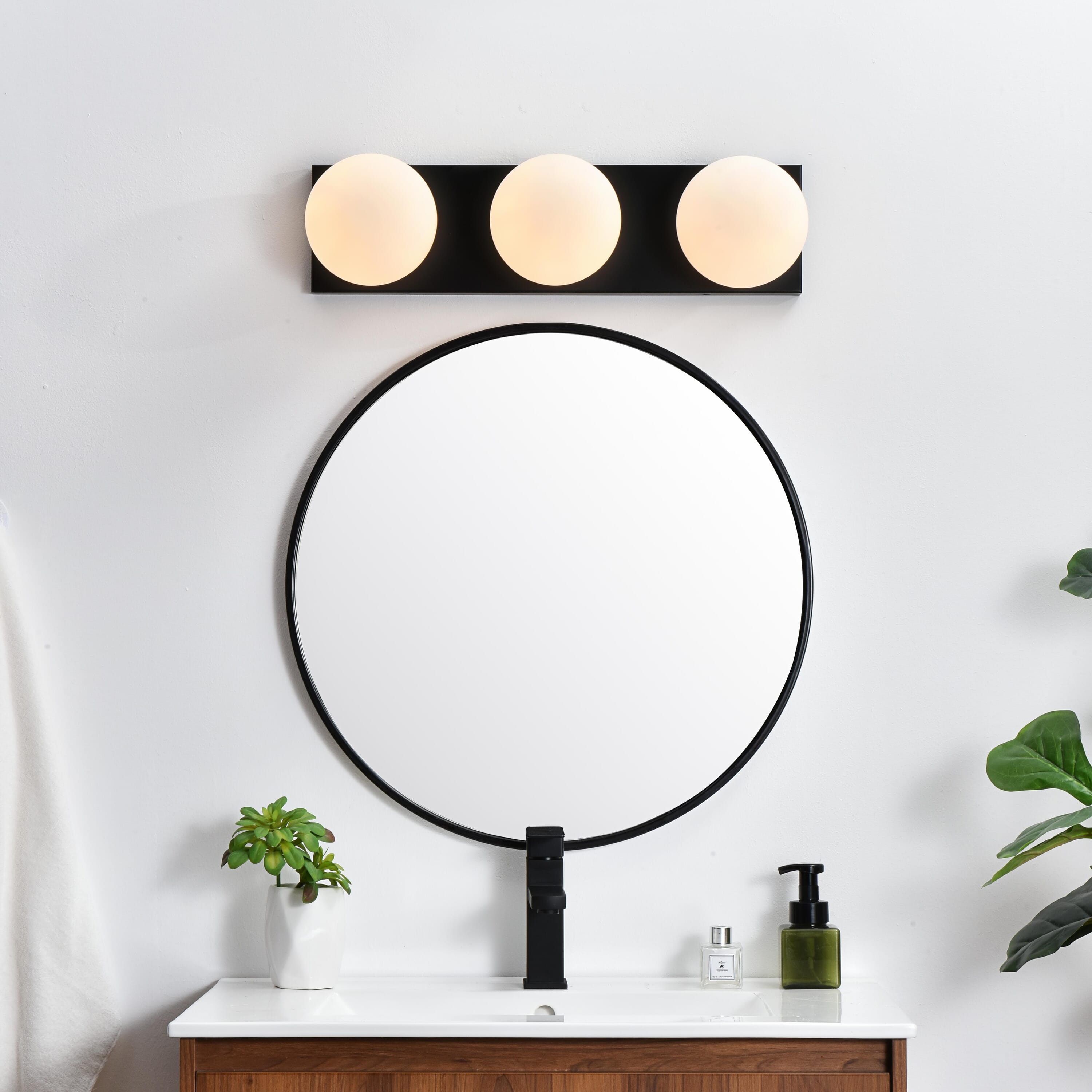 LD7303W22BLK